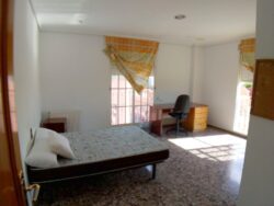 Spectacular student apartment with 5 bedrooms in Moncada – Ref. 001457